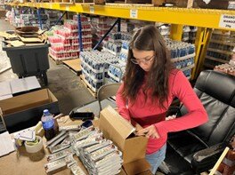 Lady stuffinhg packages